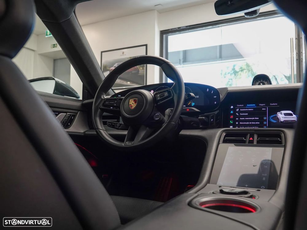 Porsche Taycan Turbo S - 23