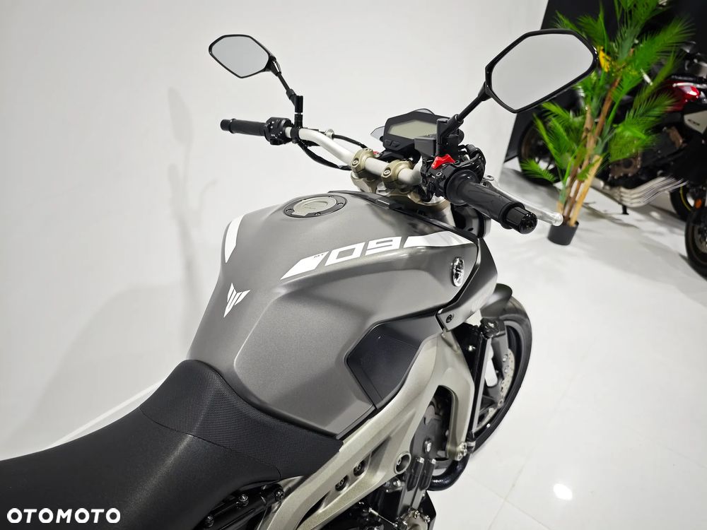 Yamaha MT - 12