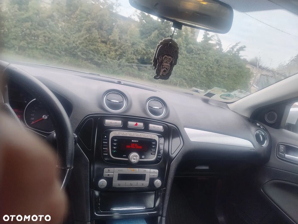 Ford Mondeo 2.0 TDCi Ghia - 8