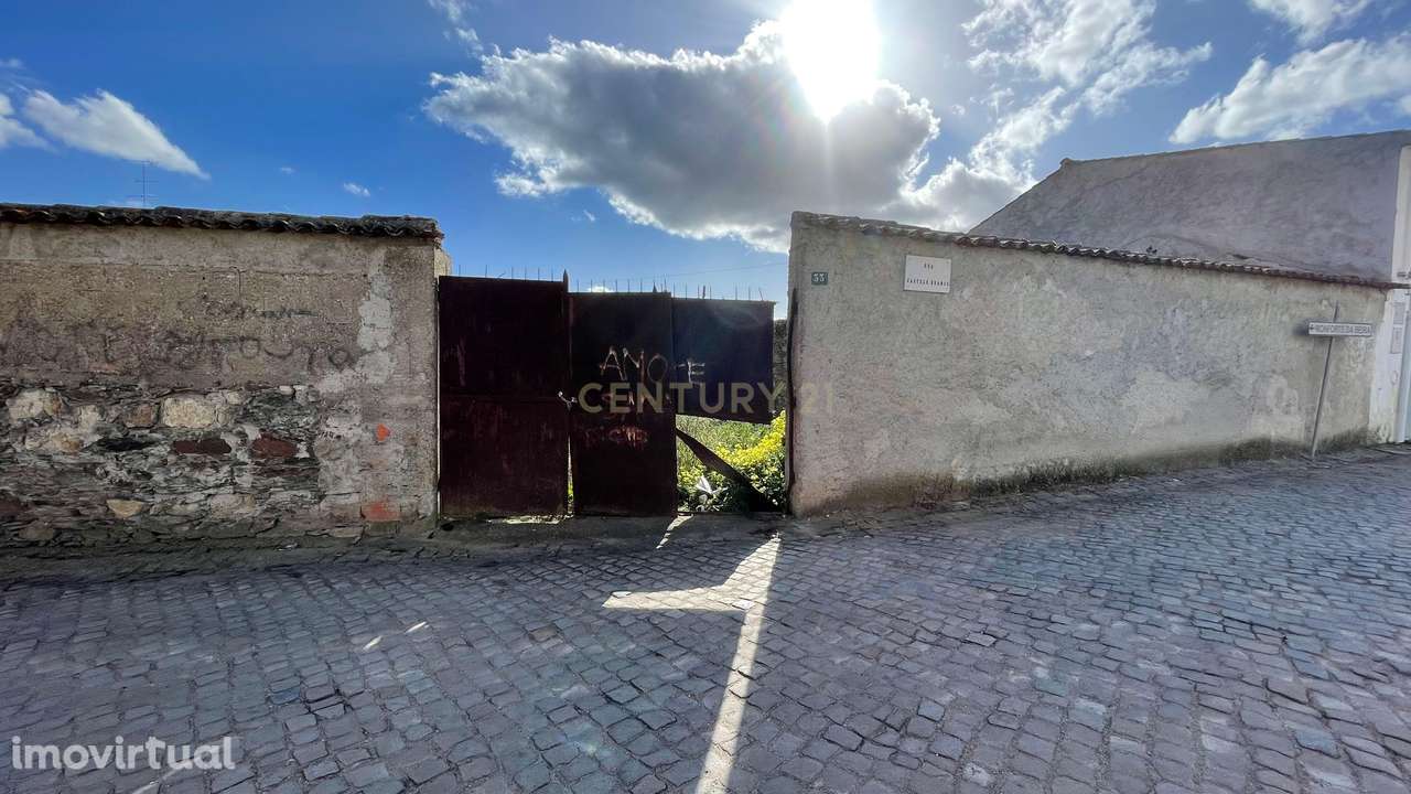Terreno urbano, com palheiros | Ladoeiro, Idanha-a-Nova - Grande imagem: 2/8