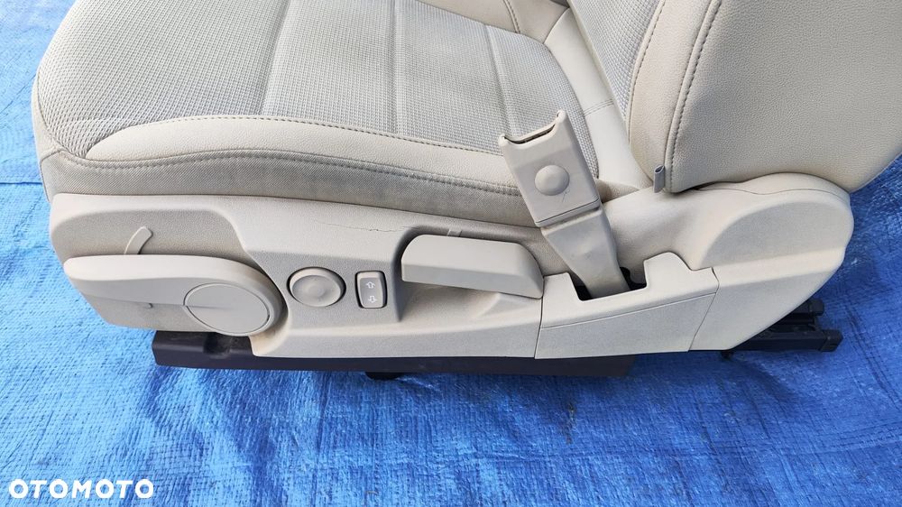 FOTEL LEWY PRZÓD PÓŁSKÓRA PÓŁ SKÓRA BEŻOWY KREMOWY NAPINACZ DOPINACZ ZAPINKA PASA OSŁONA OPEL INSIGNIA A EUROPA - 7