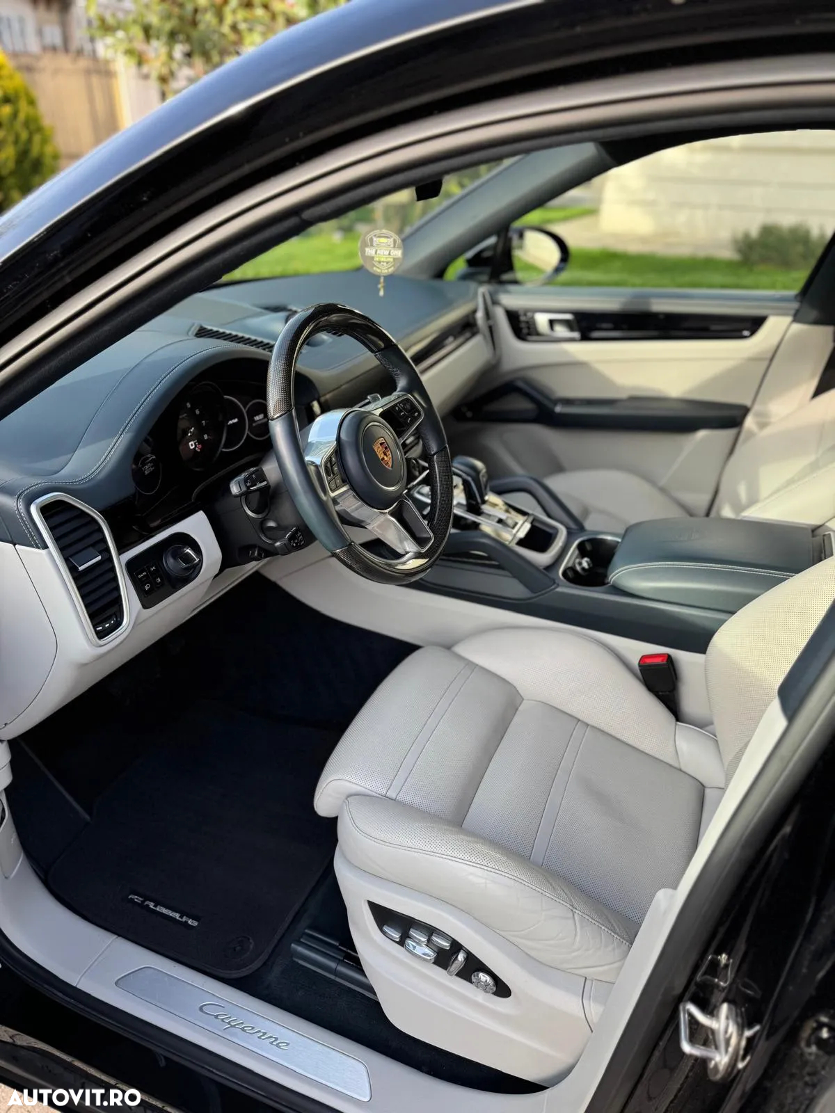 Porsche Cayenne - 5