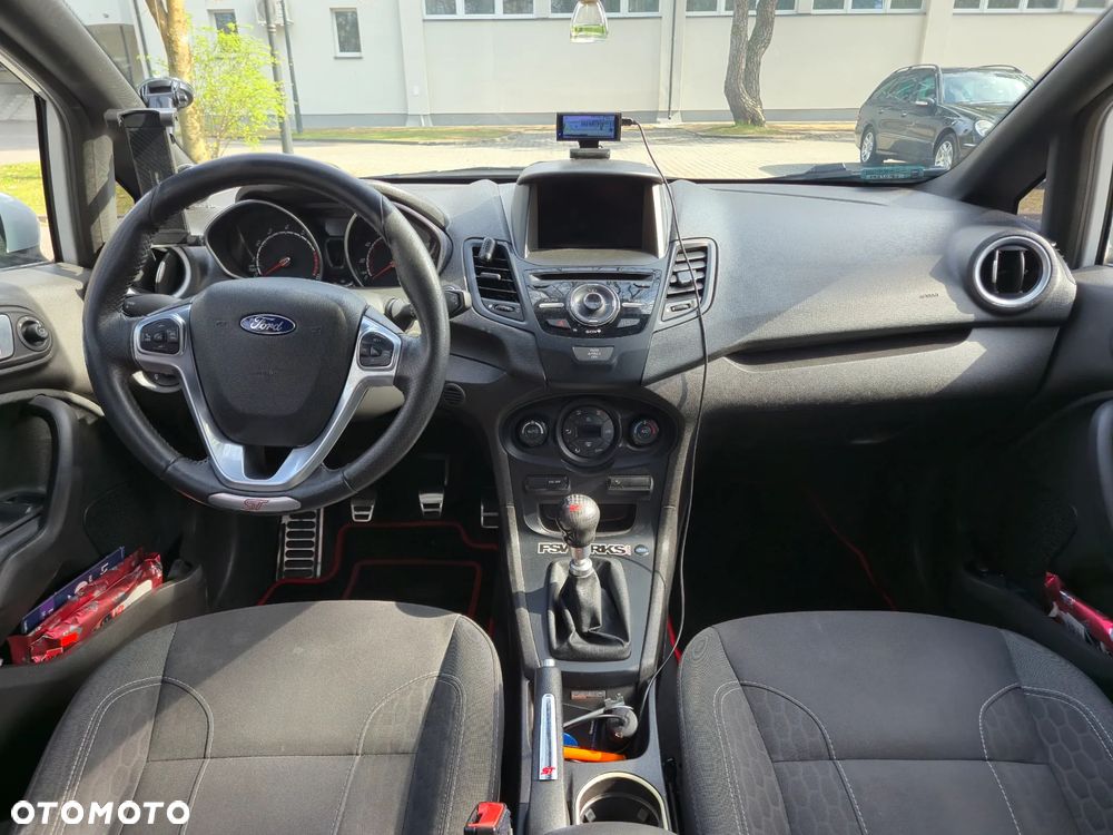 Ford Fiesta 1.6 EcoBoost ST - 13