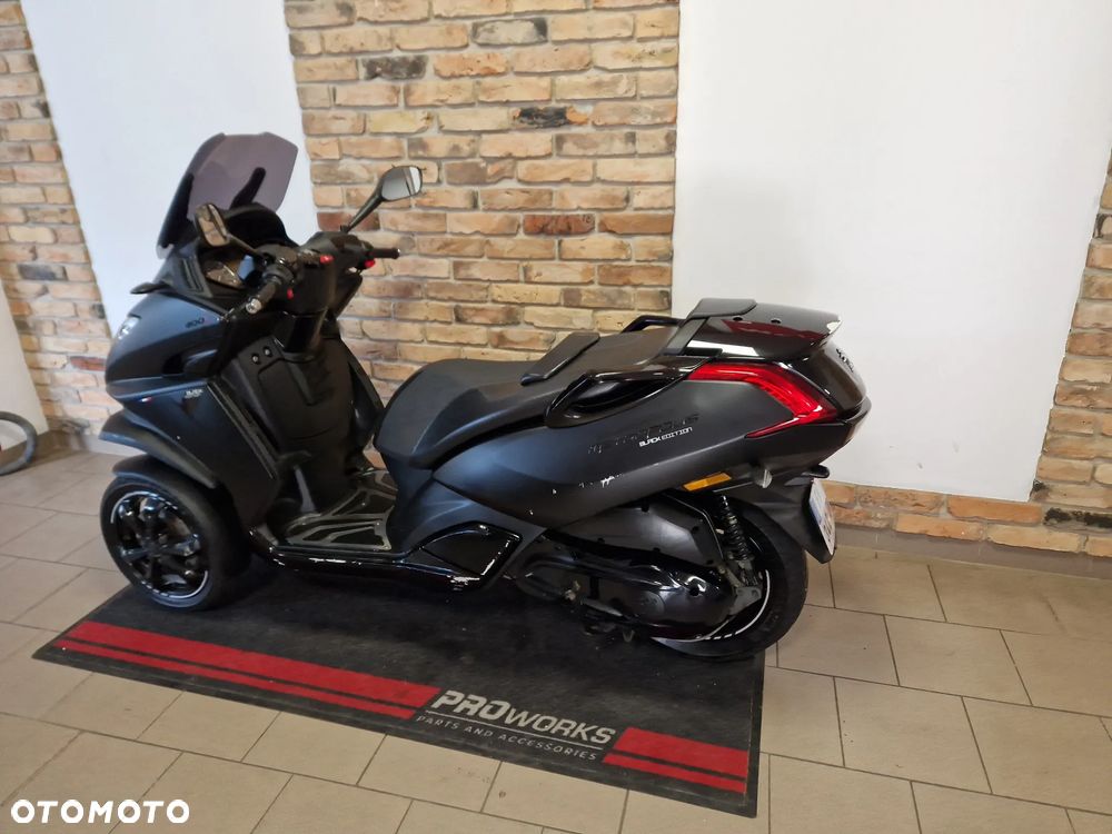 Peugeot Metropolis - 8