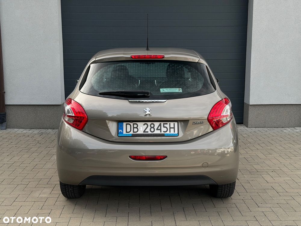 Peugeot 208 - 5