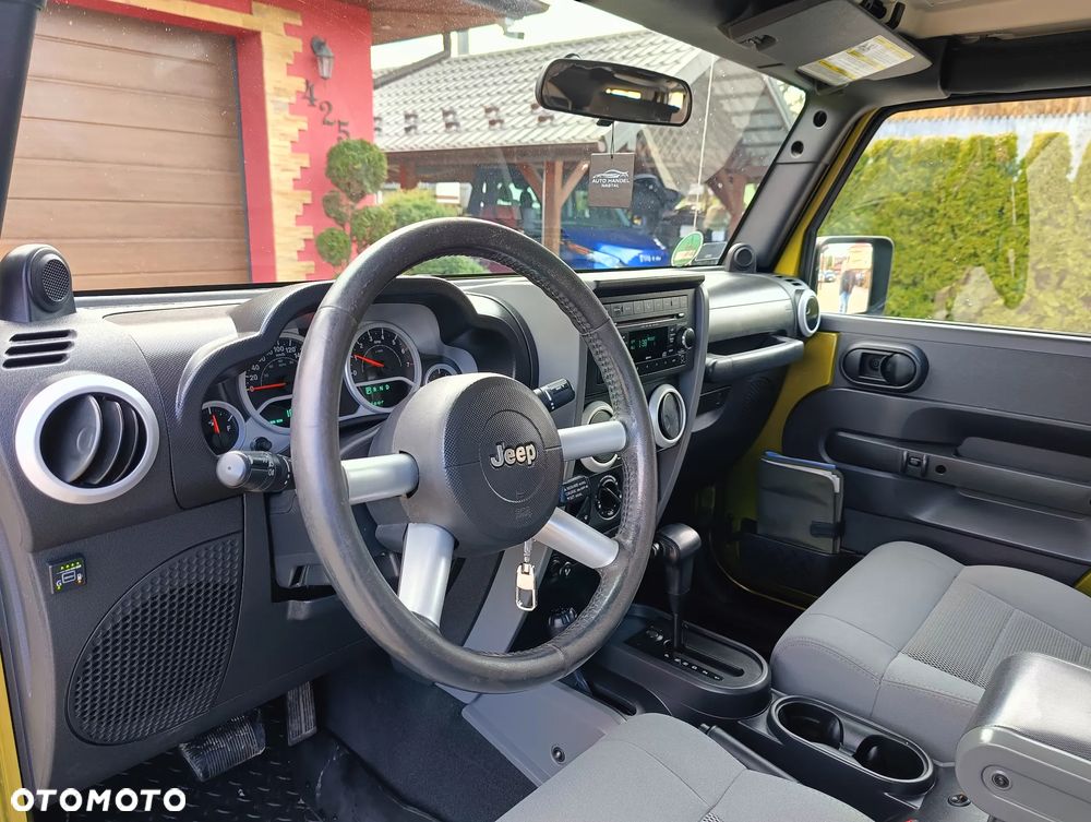 Jeep Wrangler Unlimited 3.8 Automatik Sahara - 25