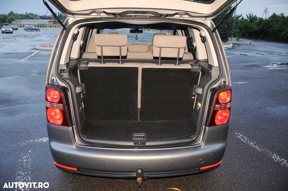 Volkswagen Touran - 15