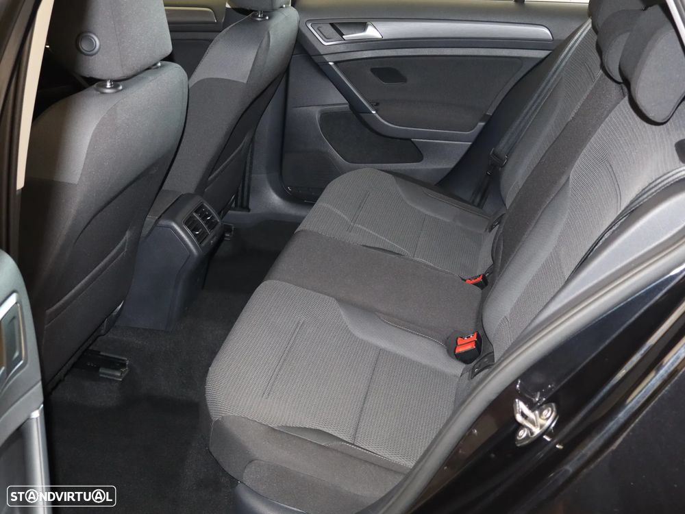 VW Golf 1.6 TDI Confortline - 12