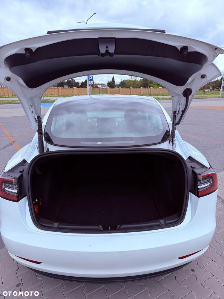 Tesla Model 3 RWD - 4