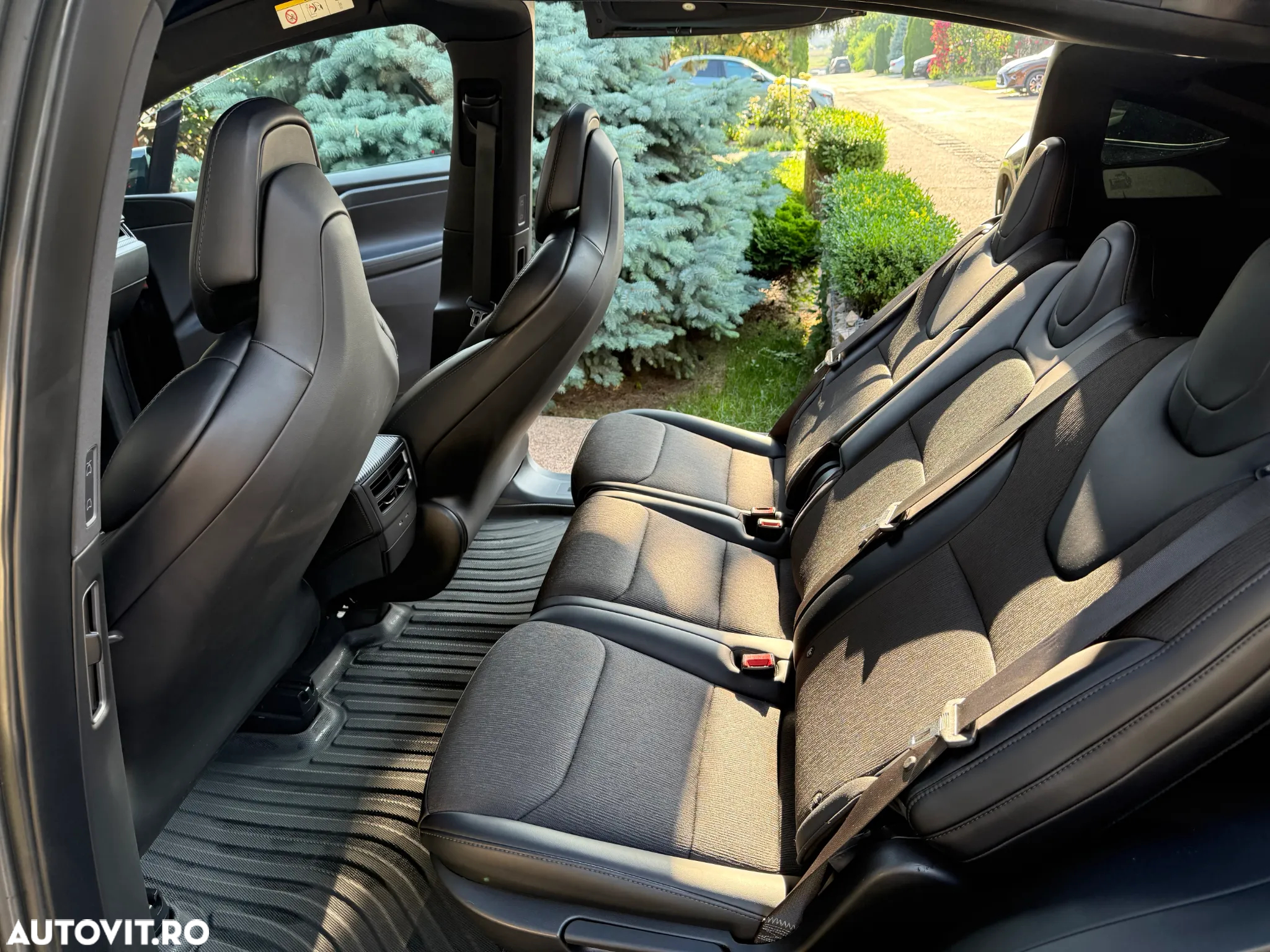 Tesla Model X - 6