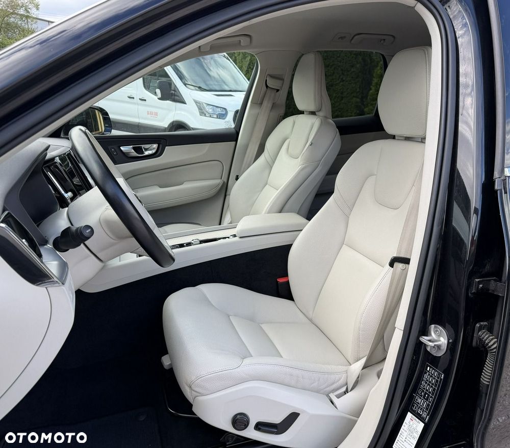 Volvo XC 60 B4 D Plus Dark - 15