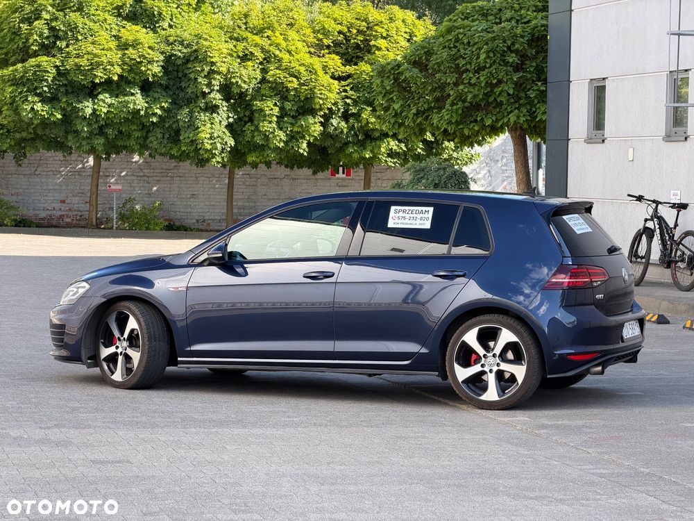 Volkswagen Golf - 10