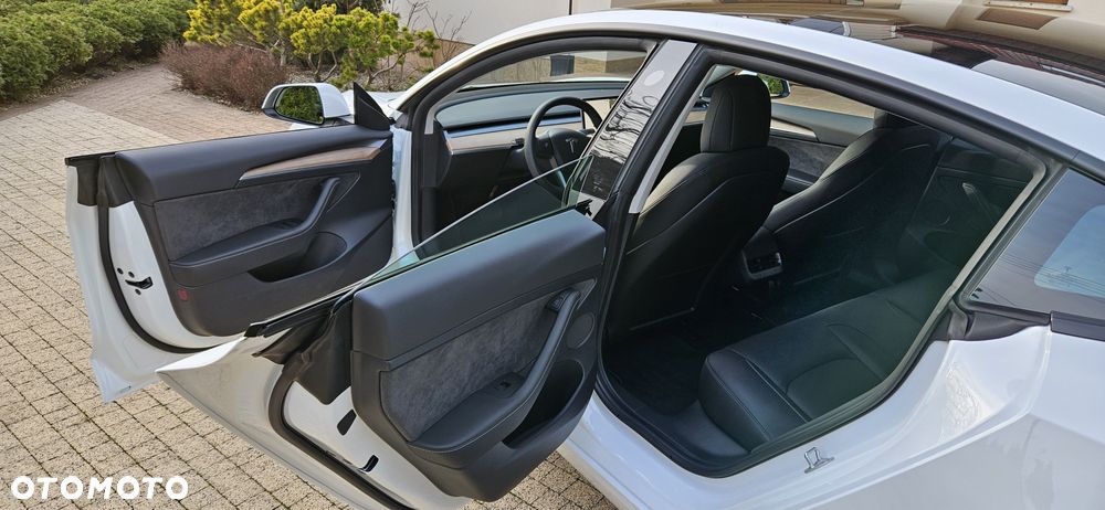 Tesla Model 3 - 10