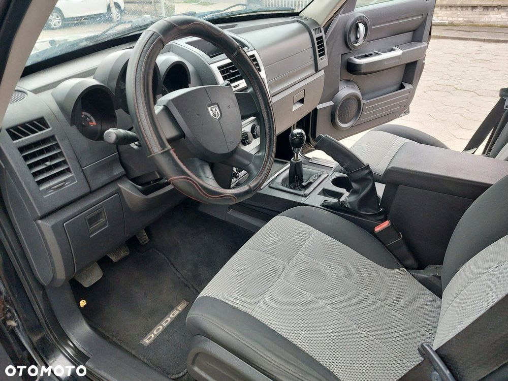 Dodge Nitro - 15