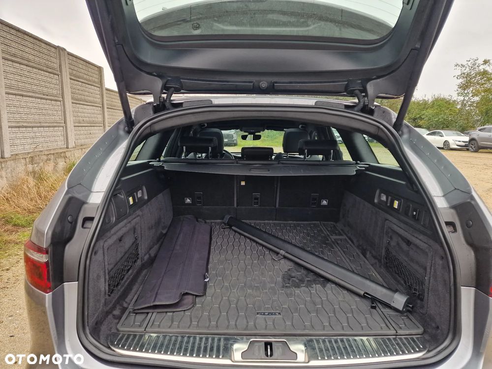 Jaguar XF 20d Sportbrake R-Sport - 19