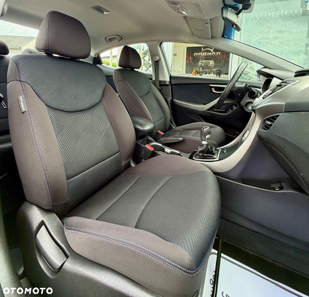 Hyundai Elantra 1.6 Style - 22