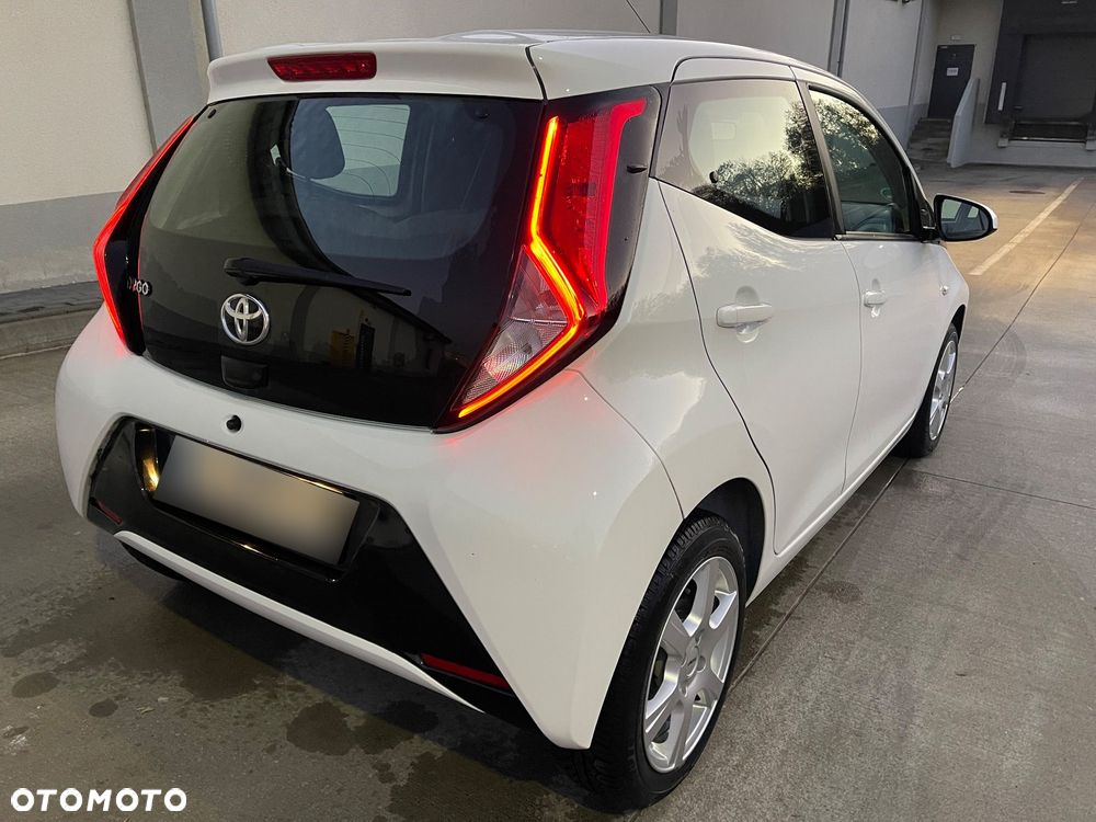 Toyota Aygo x.shift x-play connect - 5