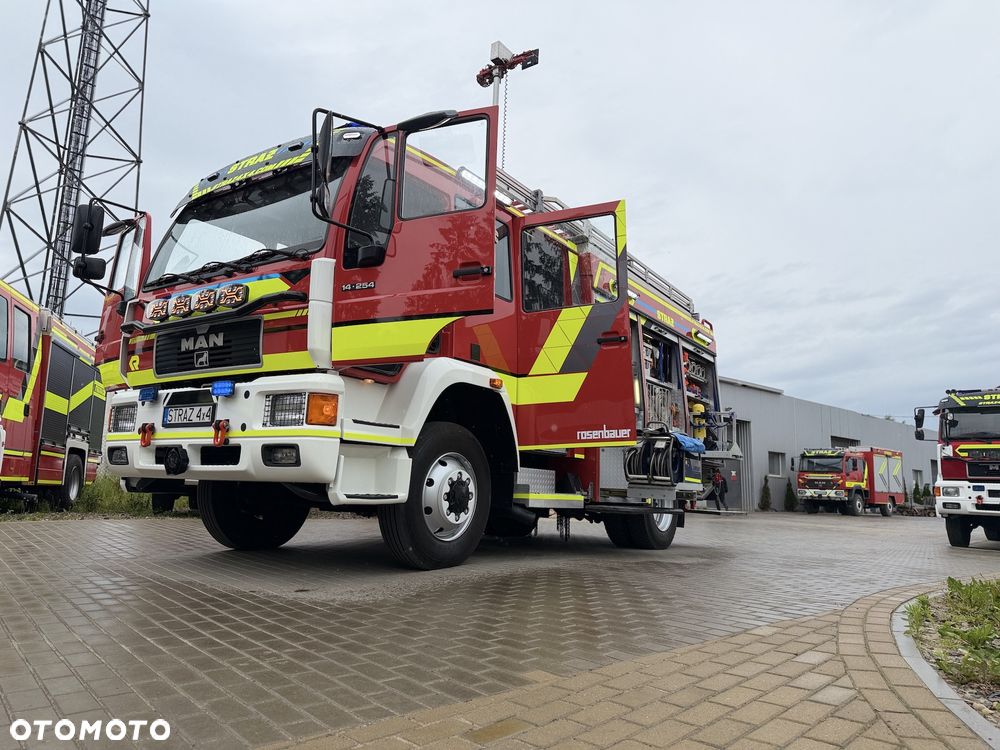 MAN Straż pożarna pojazd pożarniczy wóz strażacki MAN GBA średni terenowy- uterenowiony 4x4 CNBOP 3000l wody reduktor blokada tylnego mostu, maszt oświetleniowy - 13