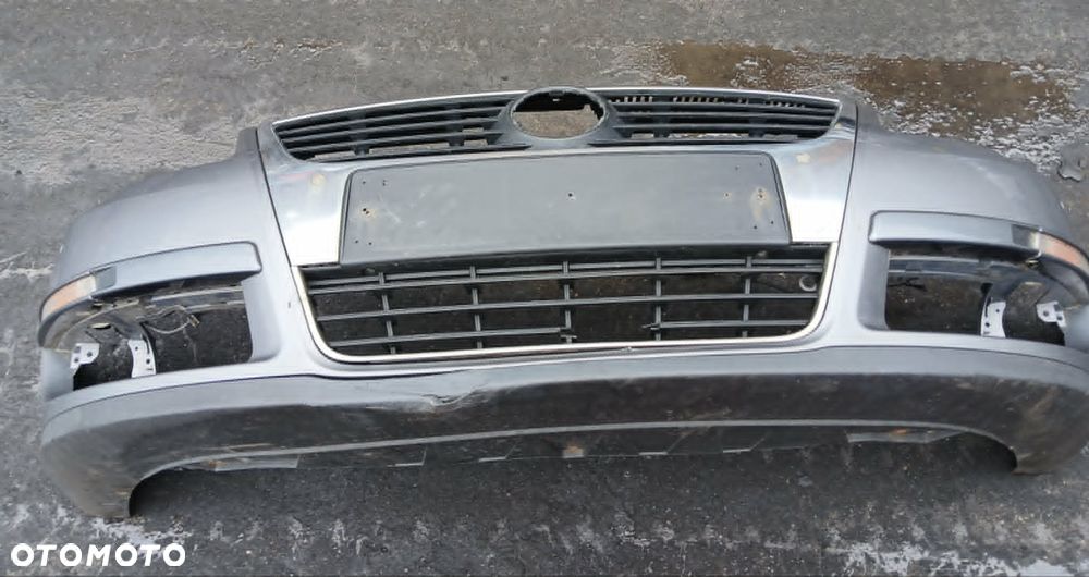 Volkswagen Passat B6 Zderzak przedni - 1