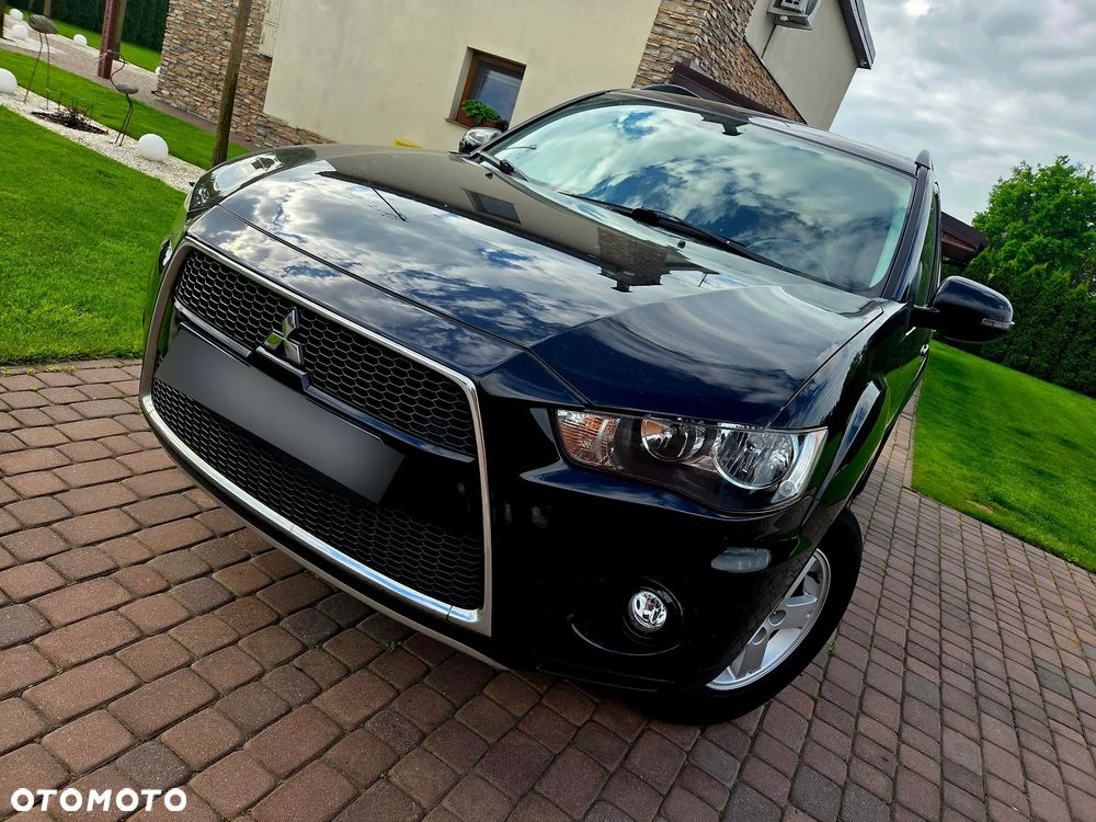 Mitsubishi Outlander - 1