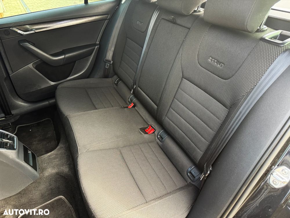 Skoda Octavia Combi 2.0 TDI 4x4 DSG RS - 14