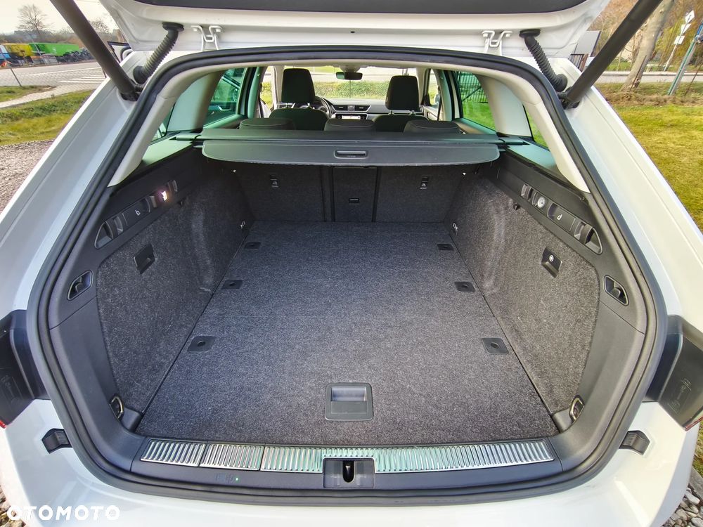 Skoda Superb 2.0 TDI DSG Ambition - 23