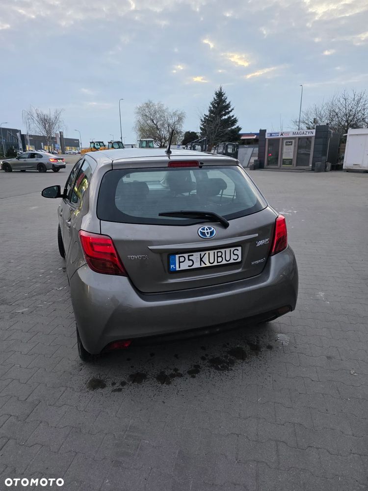 Toyota Yaris Hybrid 100 Selection - 4