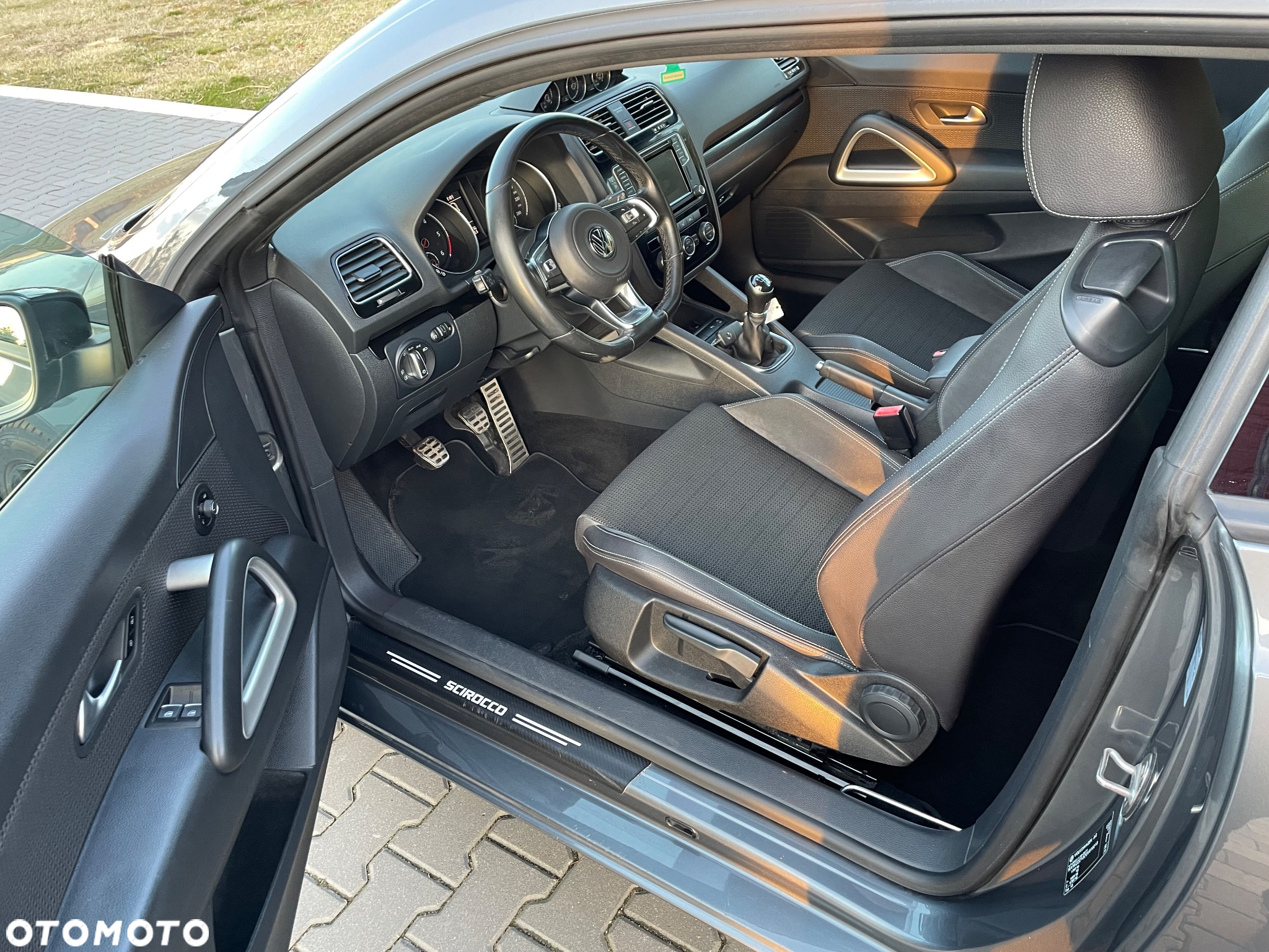 Volkswagen Scirocco 2.0 TDI Blue Motion Technologie Club - 17