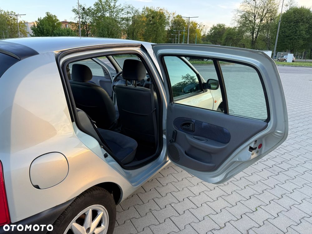 Renault Clio 1.4i RT - 19