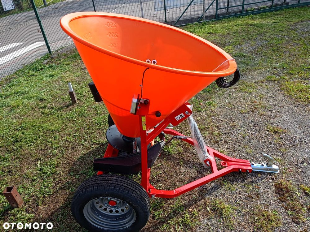 Solarka Piaskarka Posypywarka Dexwal PK Quad 300 L Transport - 6