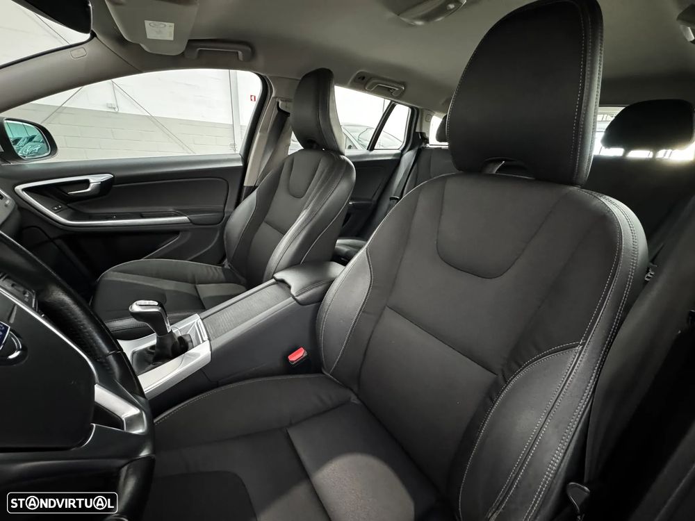 Volvo V60 2.0 D3 Momentum - 17