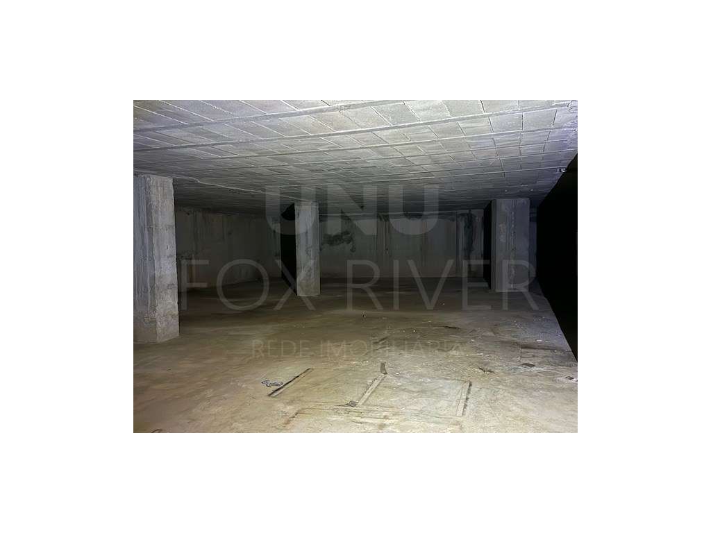 Garagem com capacidade de 48 lugares - Grande imagem: 2/12