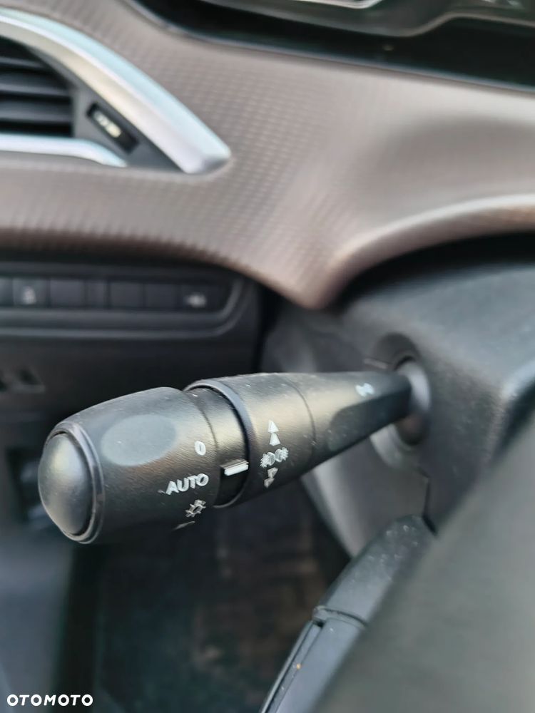 Peugeot 2008 1.2 Pure Tech Style EU6 - 22