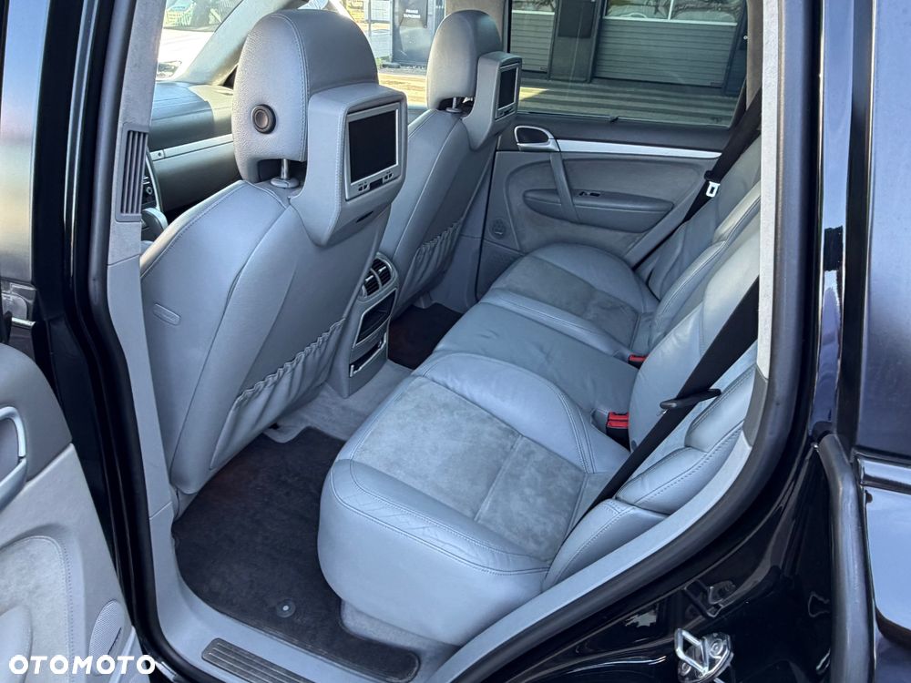 Porsche Cayenne Tiptronic S GTS - 11