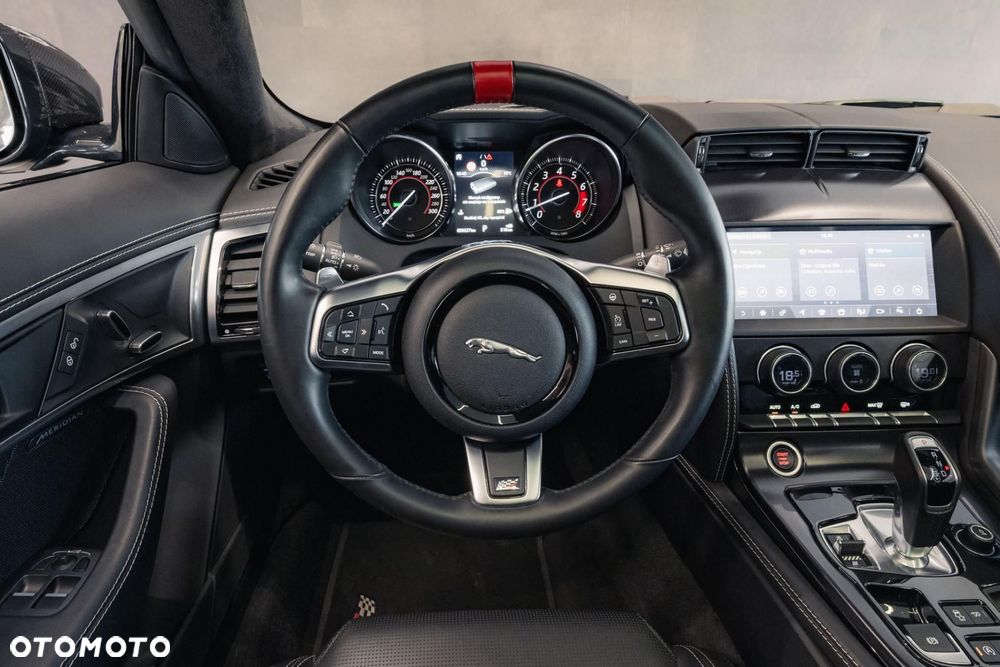 Jaguar F-Type 2.0 Turbo Chequered Flag - 12