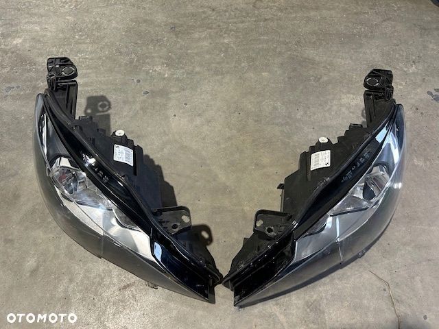 Peugeot 308 T9 lampa lampy Przód Prawa Lewa 96775230 96775229 Komplet - 4