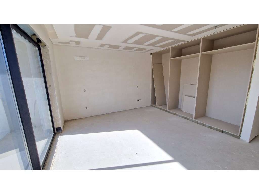 T3 NOVO, Garagem 4 carros, Varandas, perto da Feira e Gaia - Grande imagem: 4/10