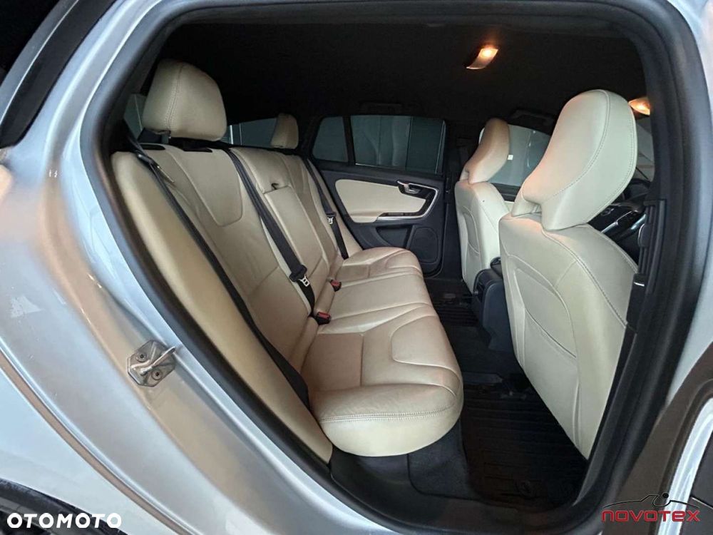 Volvo V60 D4 Geartronic Summum - 28