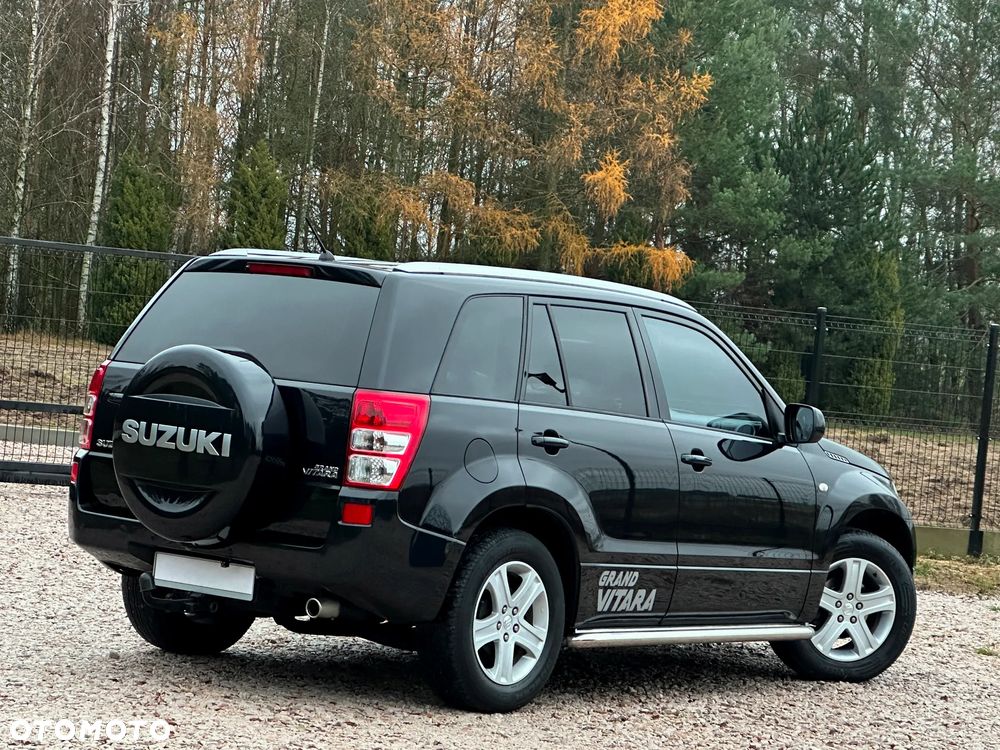 Suzuki Grand Vitara 2.0 Comfort + Family - 7