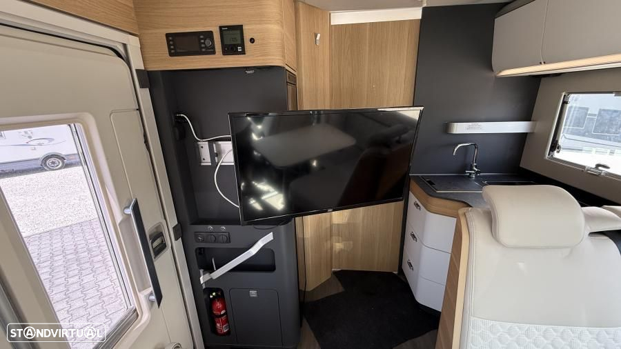 Adria Matrix 670 SC cama central e basculante - 24