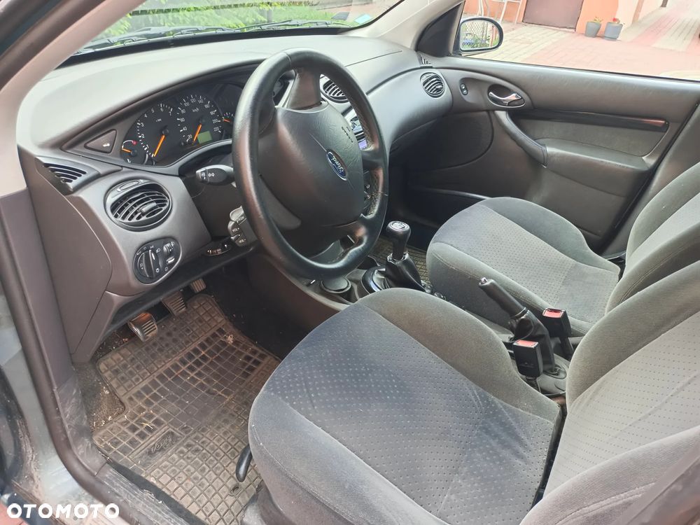Ford Focus Ghia - 4