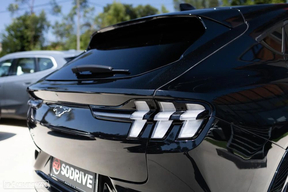 Ford Mustang Mach-E AWD PREMIUM - 8