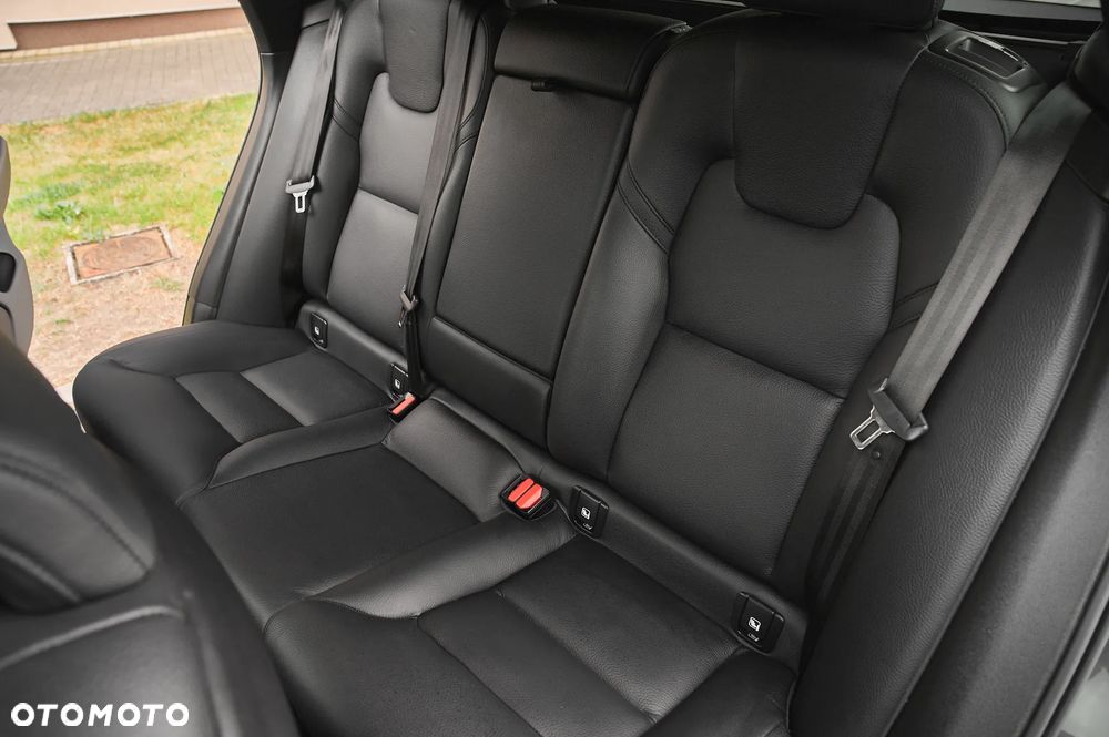 Volvo XC 60 B4 D Plus Bright - 22
