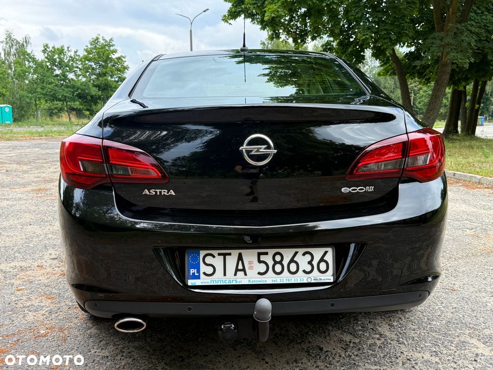 Opel Astra 1.4 T Essentia - 12