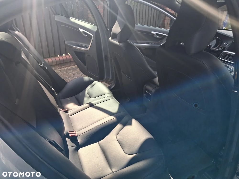 Volvo S60 D2 Edition - 13