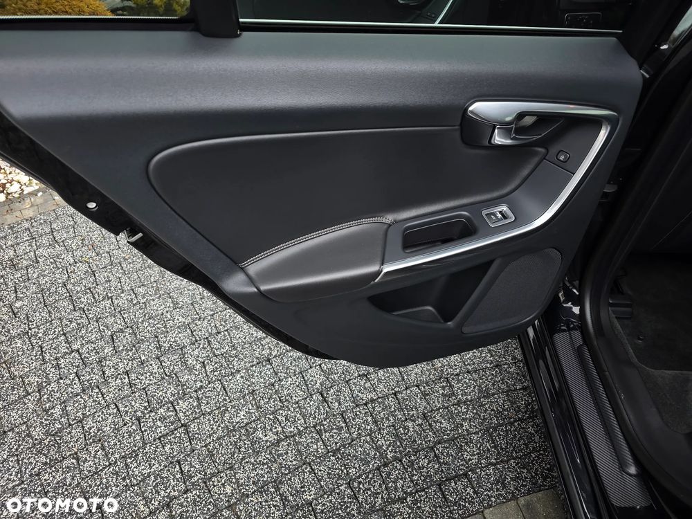 Volvo V60 D4 Geartronic Summum - 24