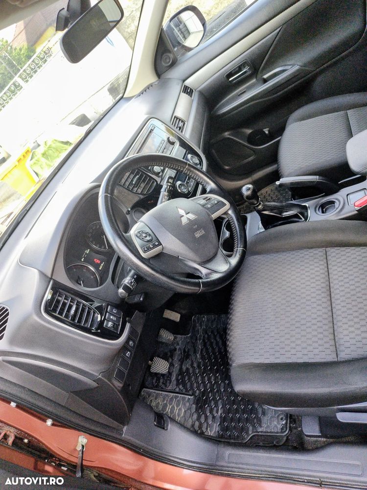 Mitsubishi Outlander - 6