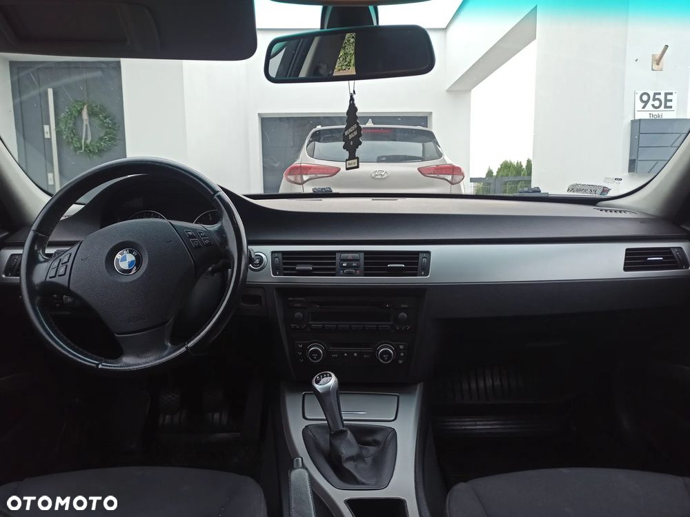BMW Seria 3 318i - 6