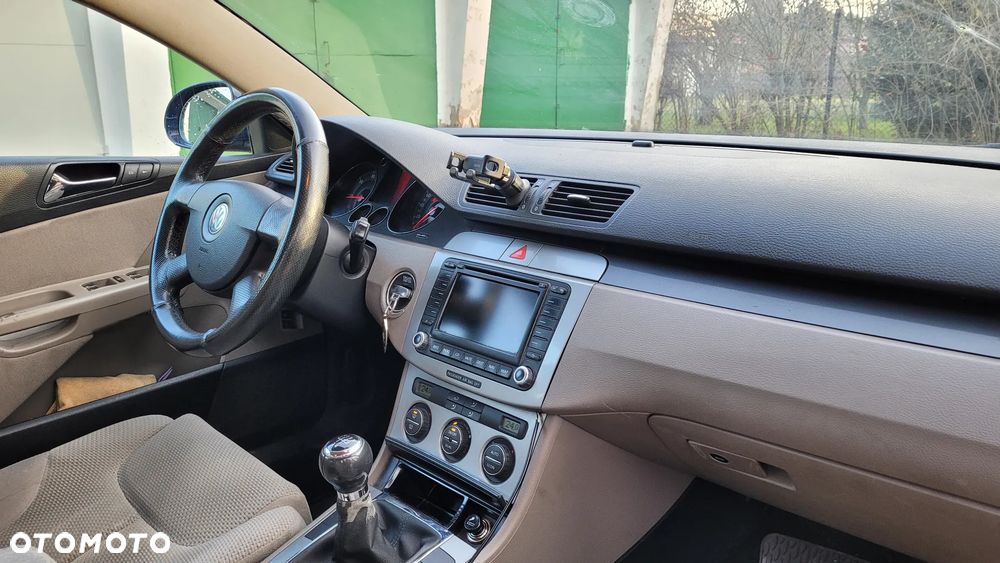 Volkswagen Passat 1.9 TDI Comfortline - 11