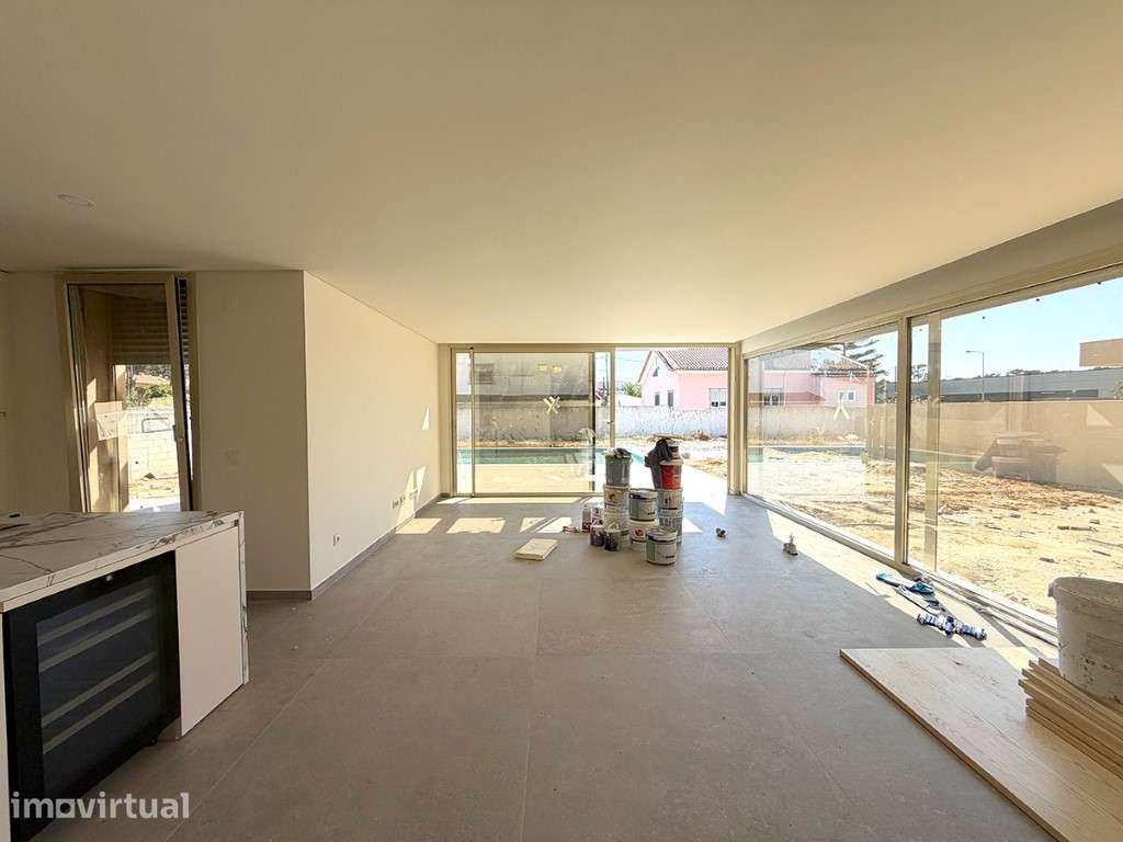 Exclusiva Moradia Isolada T4 com 3 Suítes, Piscina Privada e Garage... - Grande imagem: 4/24